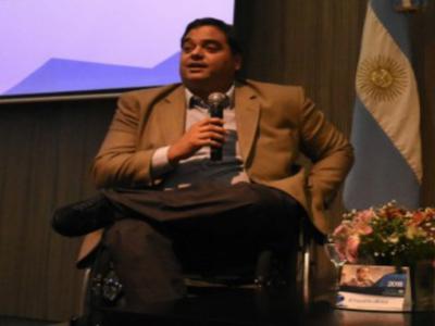 Según Triaca, la inestabilidad del dólar en el país es pasajera